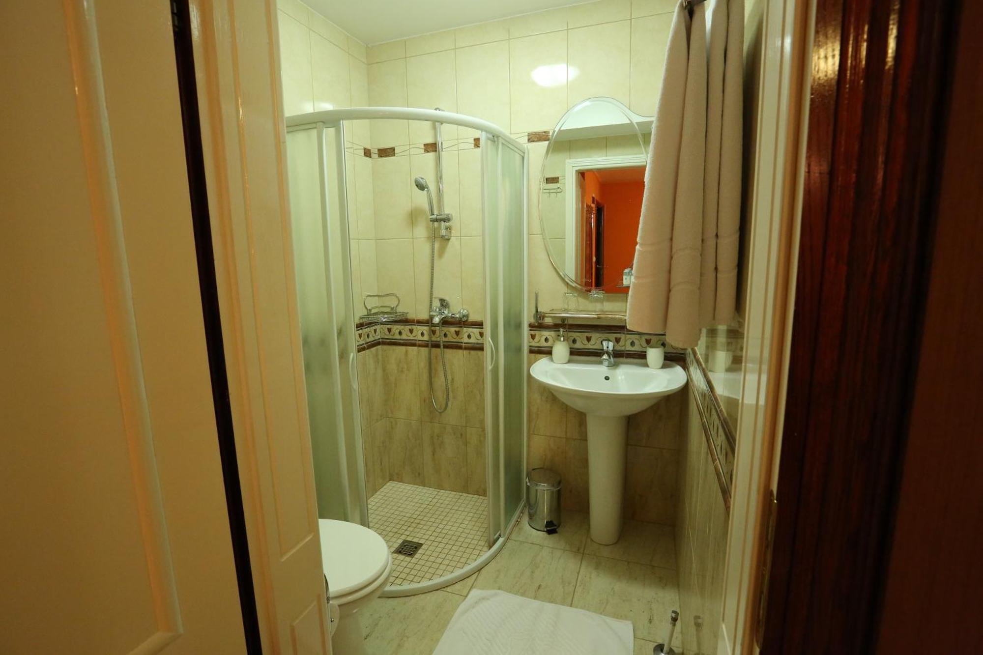 Apartments & Rooms Vienna Osijek Rum bild